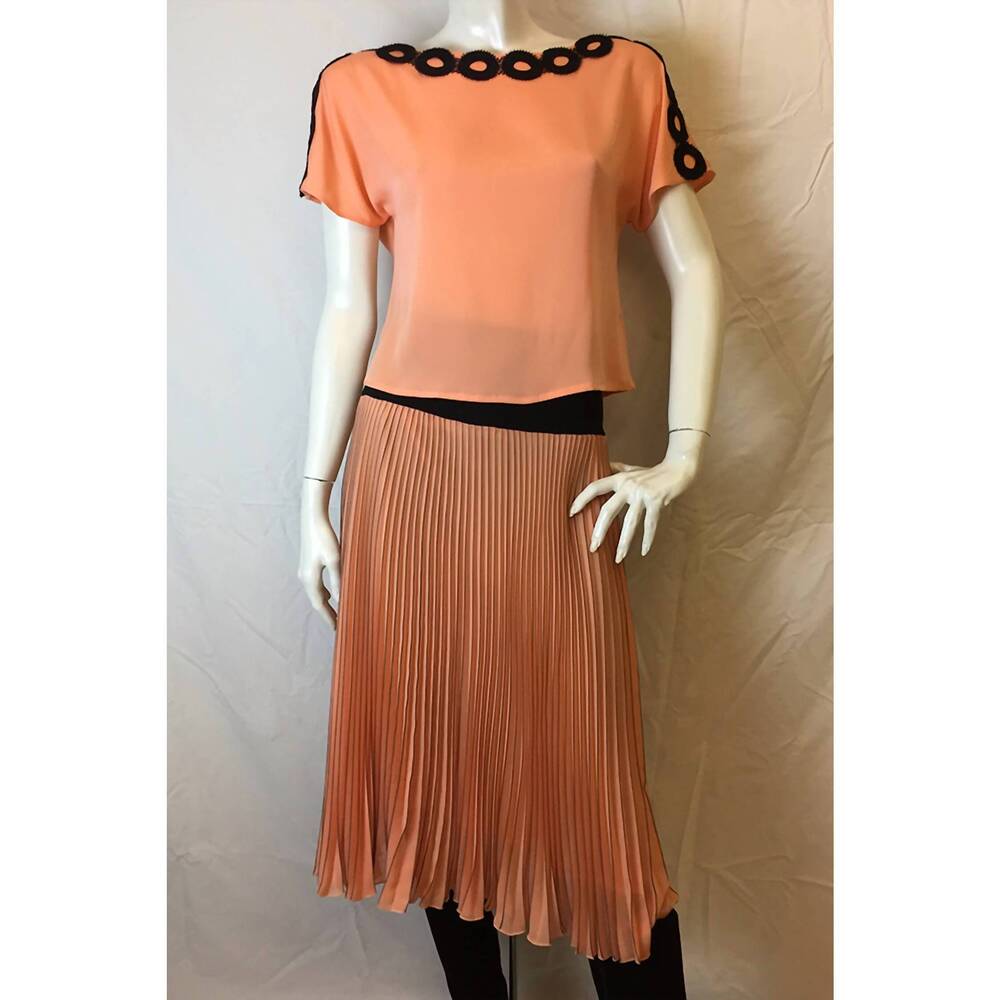 NEW GIORGIO GRATI women's circle embroidered top and pleated knit skirt in coral